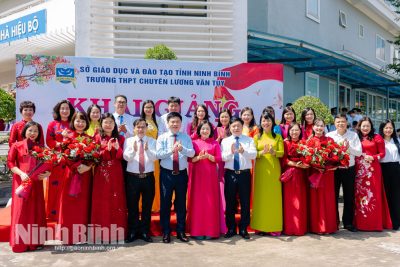 Đồng chí Bí thư Tỉnh ủy Trương Quốc Huy làm việc với Trường THPT chuyên Lương Văn Tụy