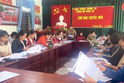 Công tác sinh hoạt chuyên môn hướng dẫn triển khai thực hiện các chuyên đề năm học 2025-2026